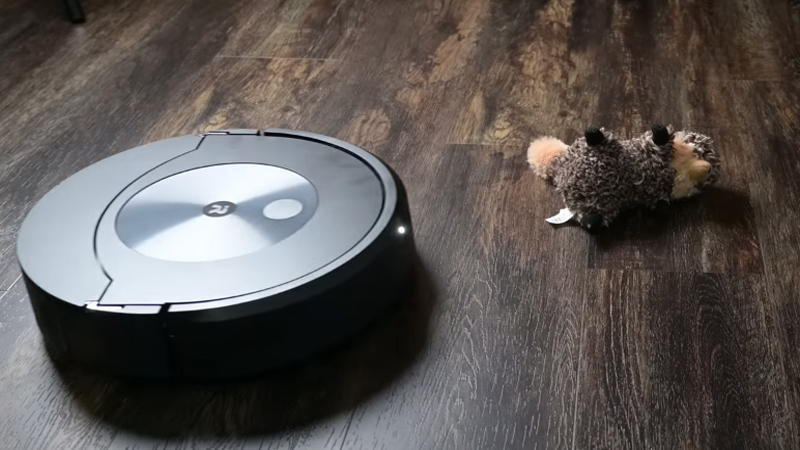 roomba j7+ features a headlight