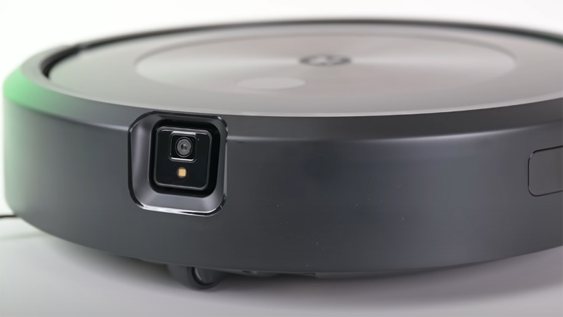 the front-facing camera on the roomba j7+