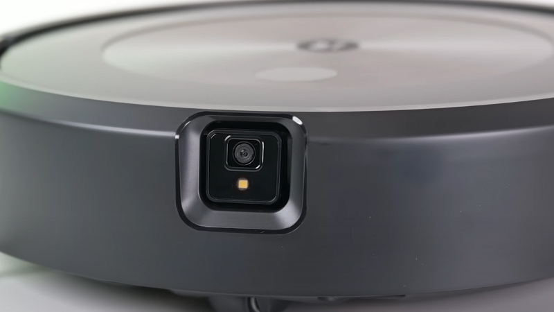 the front-facing camera on the roomba j7 plus